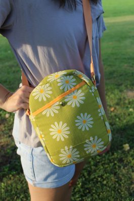 Daisy Zippered Crossbody Bag Pattern