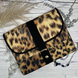 Chic Leopard Print Clutch Bag